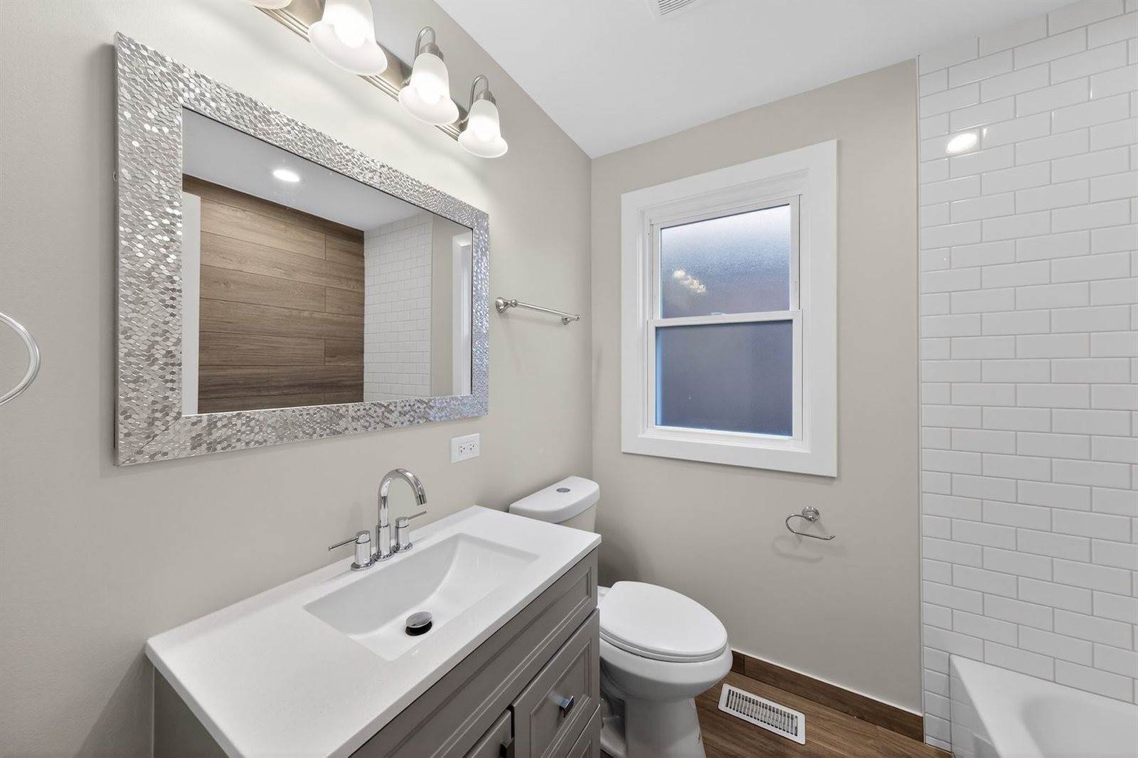 6559 South Kedvale Avenue, Chicago, IL 60629