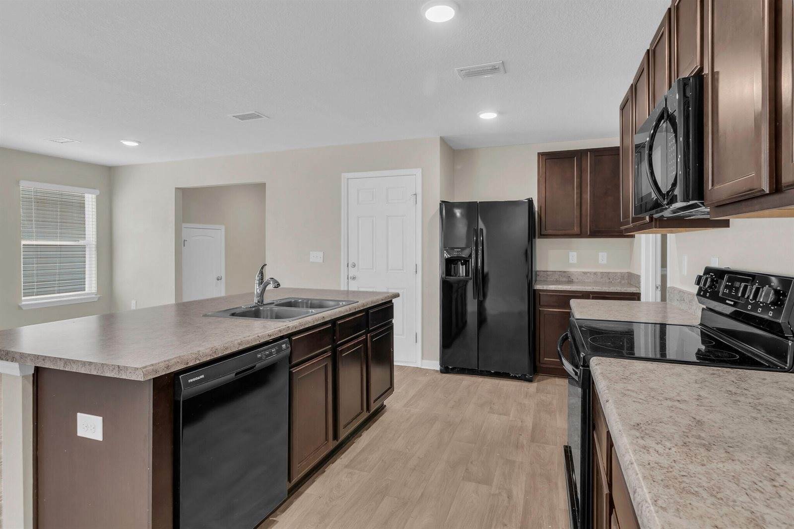 585 Earl Godwin Road, Freeport, FL 32439