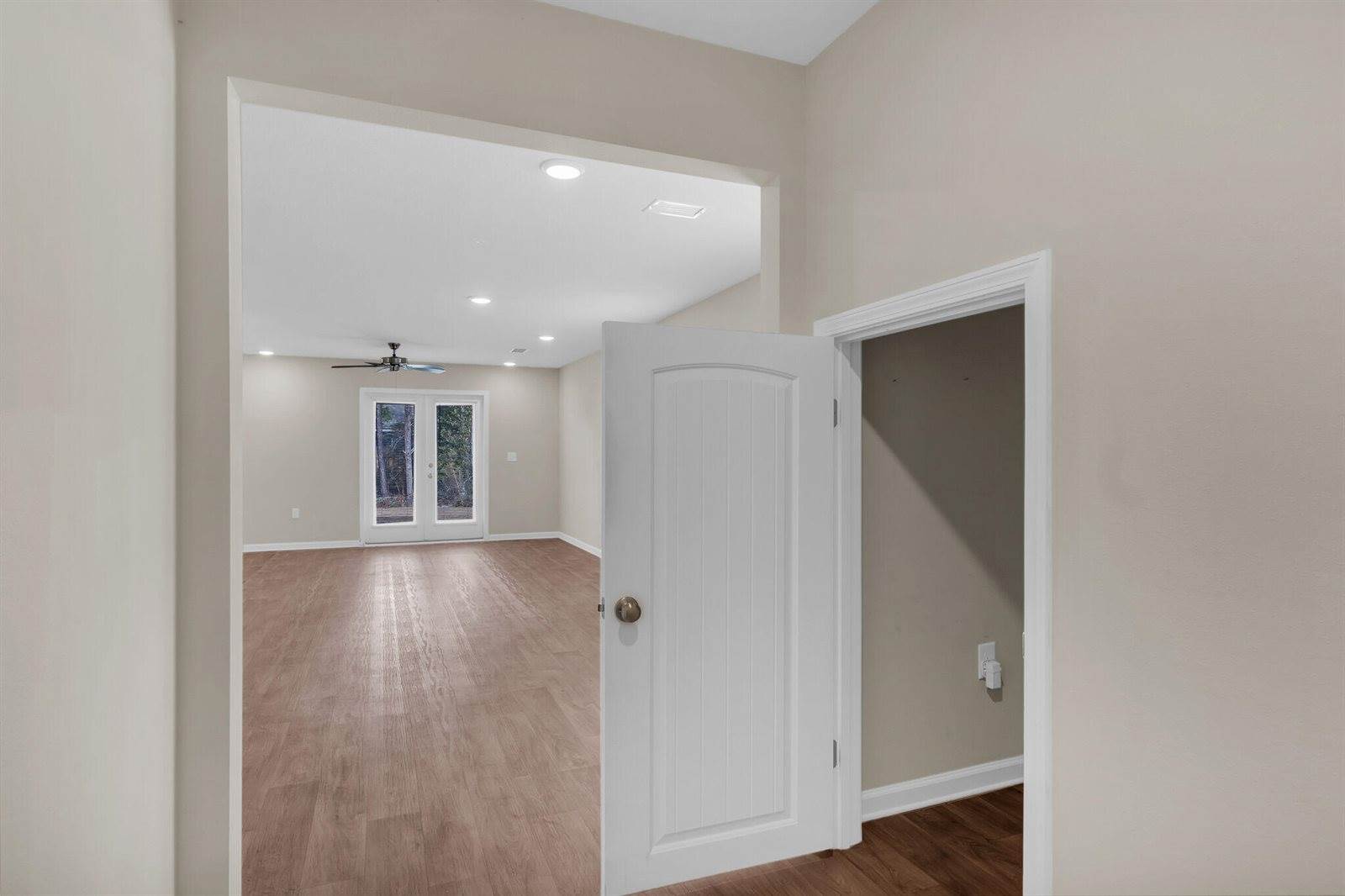 585 Earl Godwin Road, Freeport, FL 32439