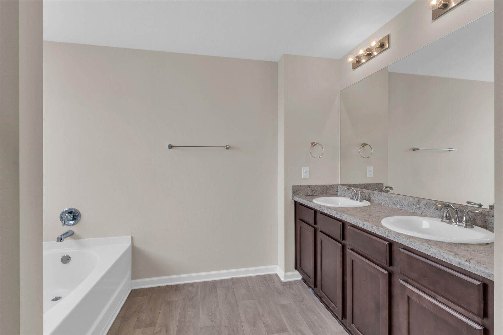 585 Earl Godwin Road, Freeport, FL 32439