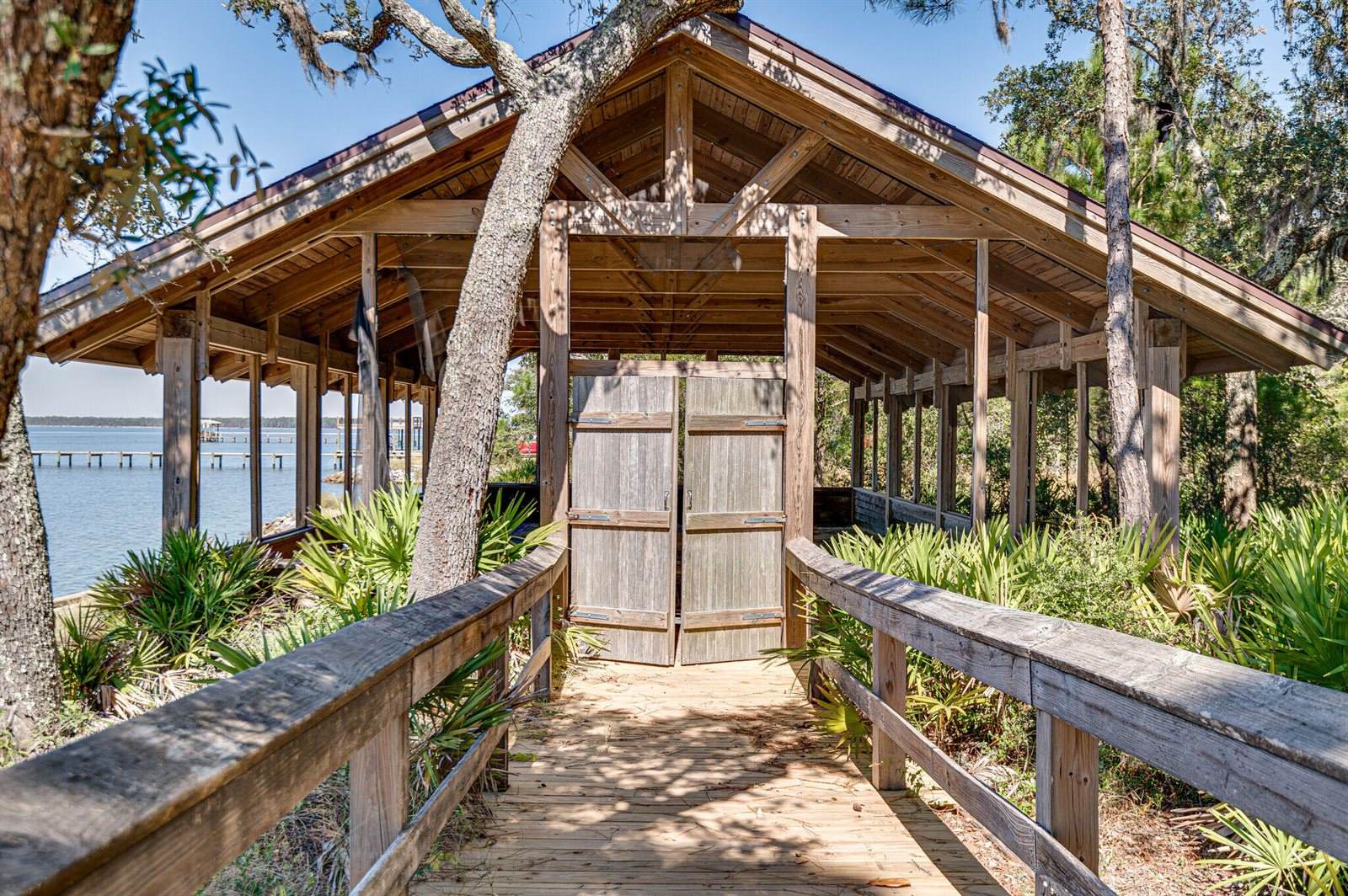 585 Earl Godwin Road, Freeport, FL 32439