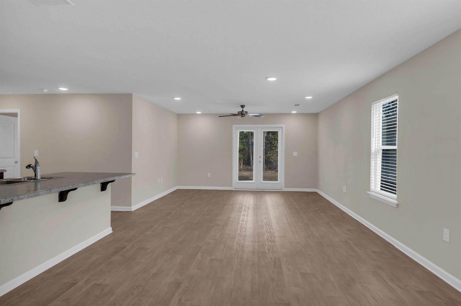 585 Earl Godwin Road, Freeport, FL 32439