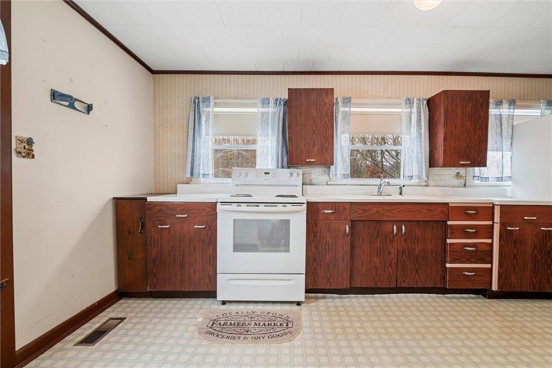 147 Fredonia Hadley Rd, Fairview Township, PA 16124