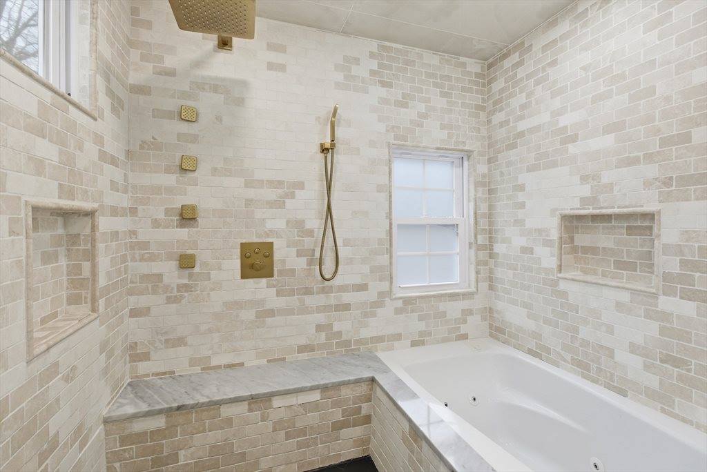 42 Oakdale Rd, Canton, MA 02021