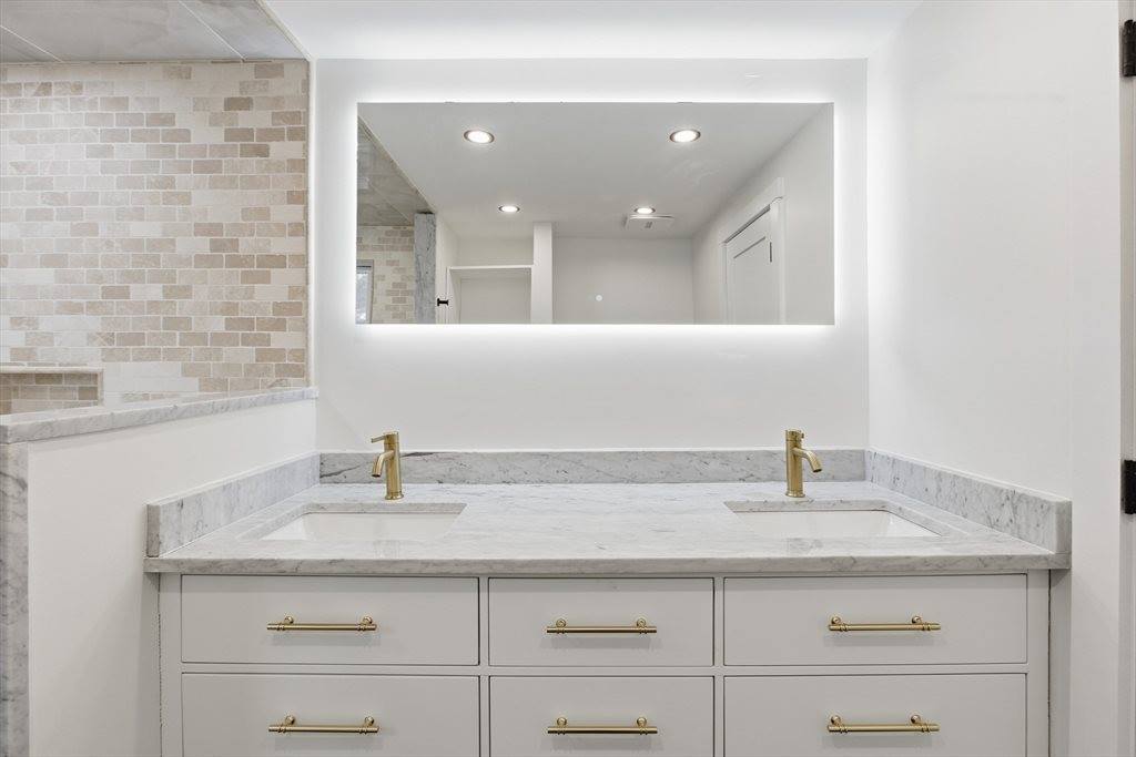 42 Oakdale Rd, Canton, MA 02021