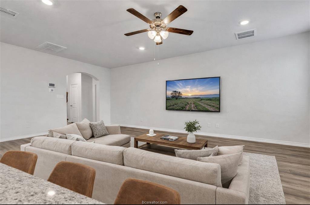 6220 Darlington Avenue, College Station, TX 77845