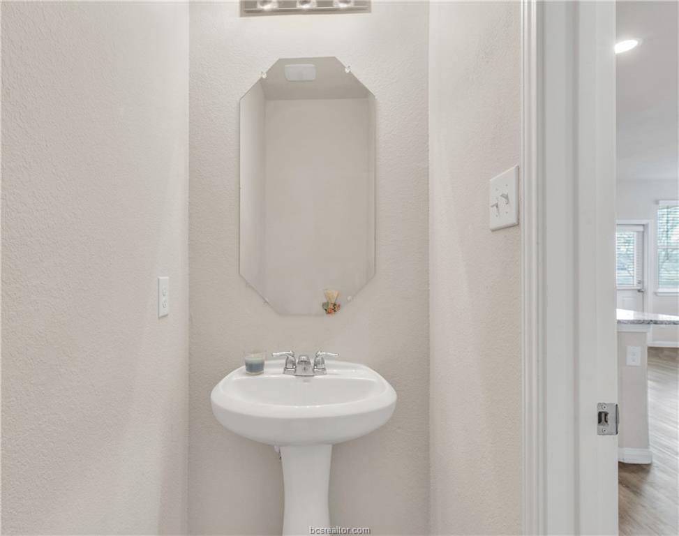 4700 Nopalitos Way, Bryan, TX 77807