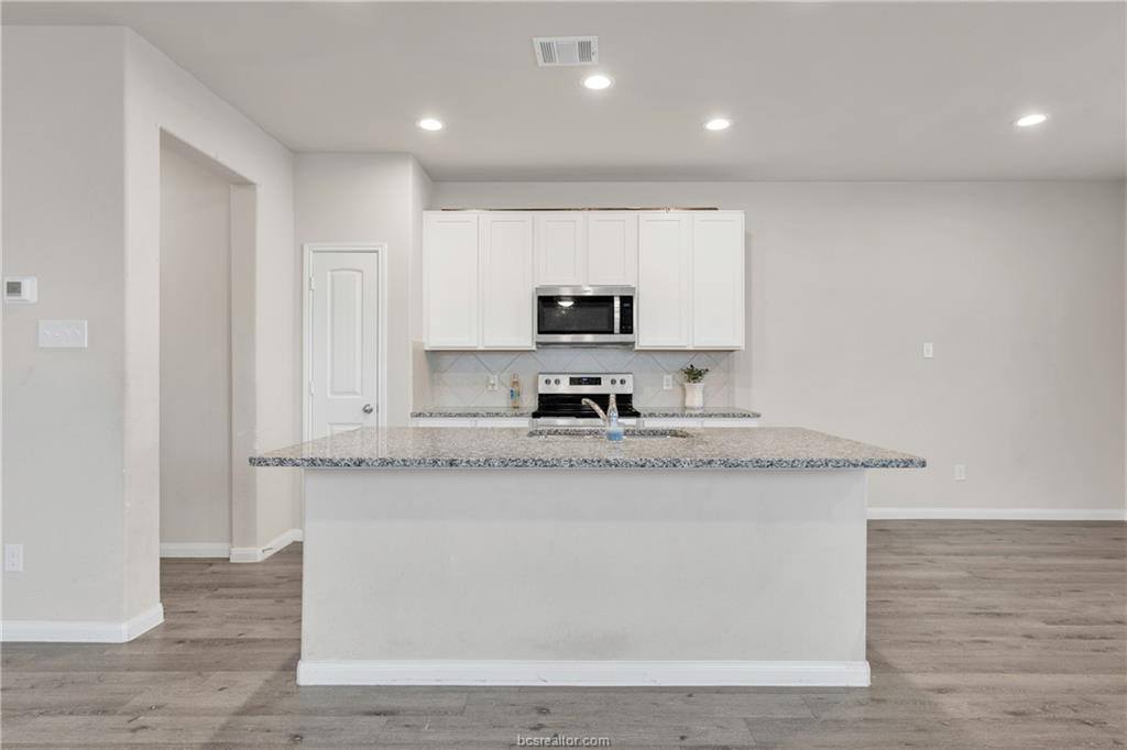 4700 Nopalitos Way, Bryan, TX 77807