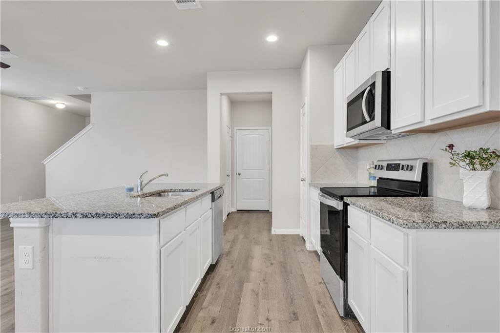 4700 Nopalitos Way, Bryan, TX 77807