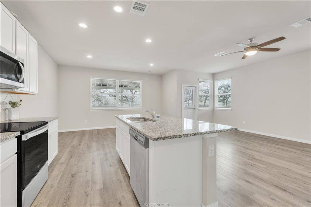 4700 Nopalitos Way, Bryan, TX 77807