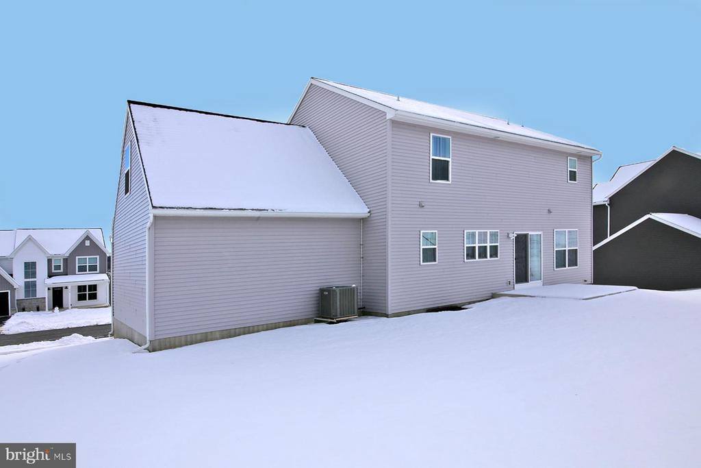 216 Copper Ridge Drive, Newmanstown, PA 17073