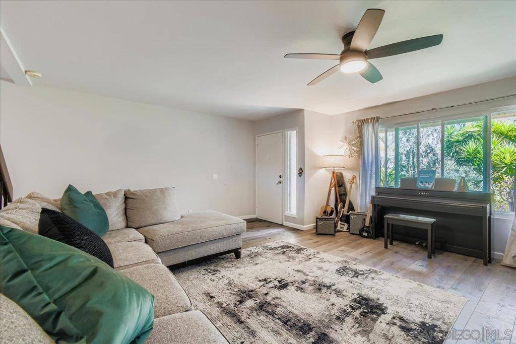 5364 Caminito Velasquez, San Diego, CA 92124