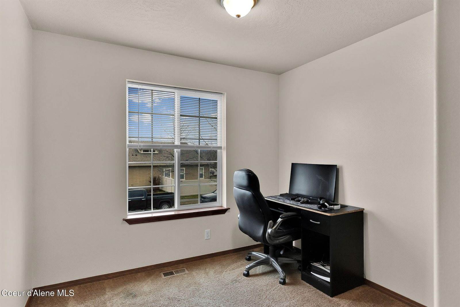 2118 North Teanaway Dr, Post Falls, ID 83854