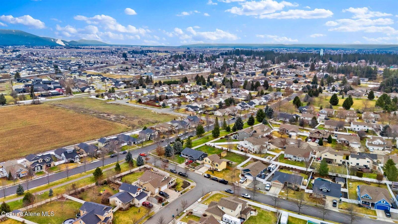 2118 North Teanaway Dr, Post Falls, ID 83854