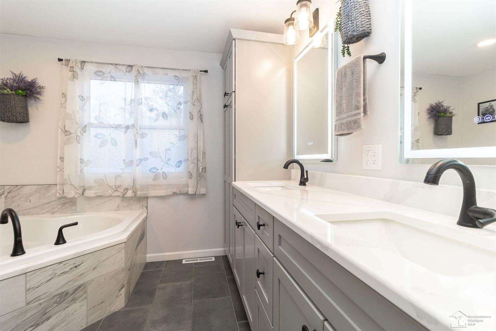 485 W Vienna Road, Temperance, MI 48182