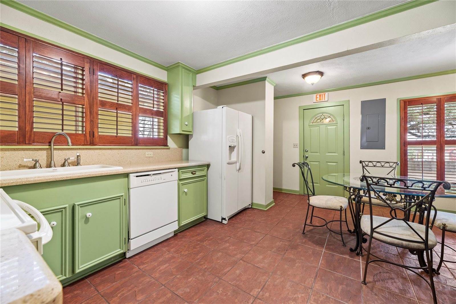 1106 Avenue O, Huntsville, TX 77340