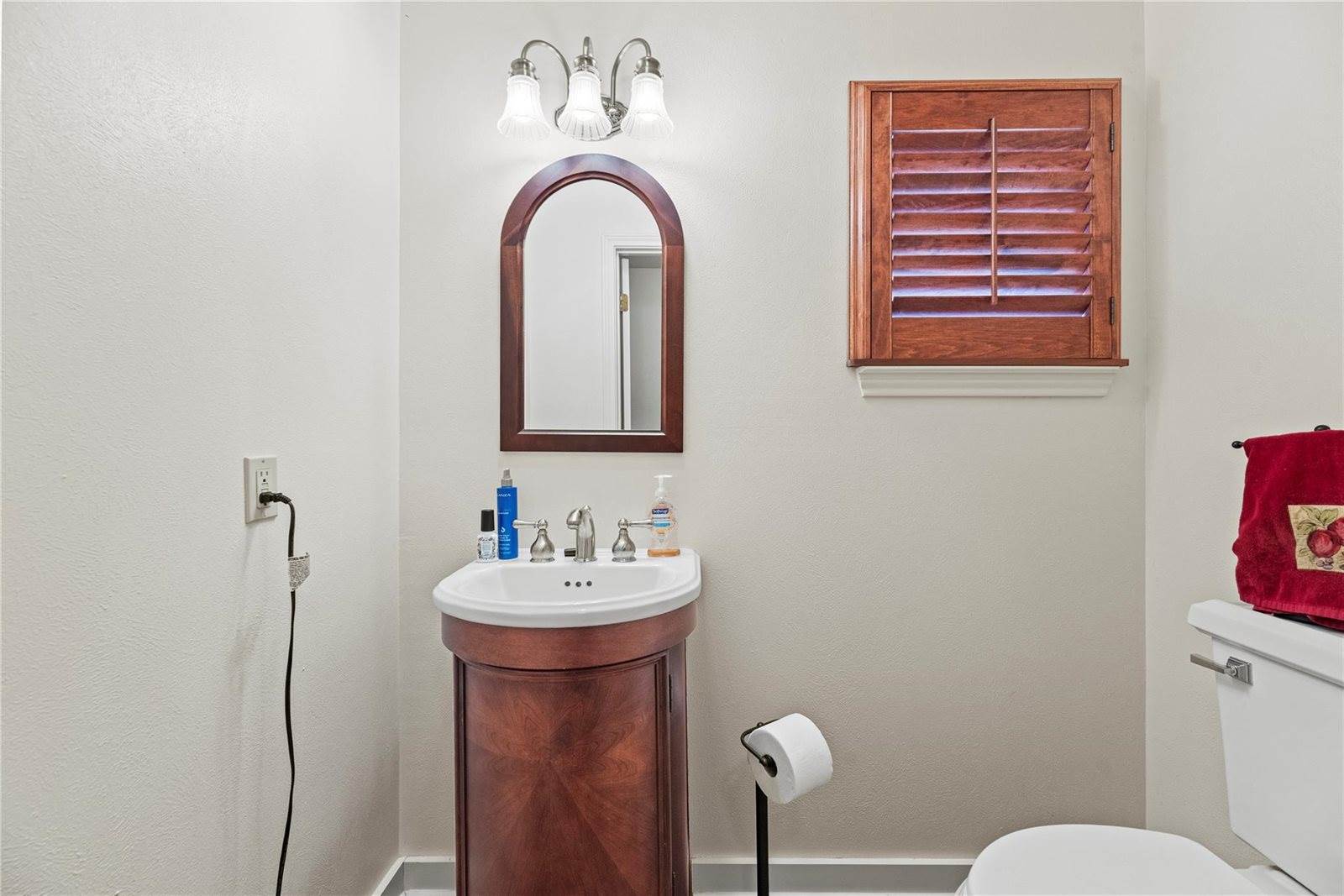 1106 Avenue O, Huntsville, TX 77340