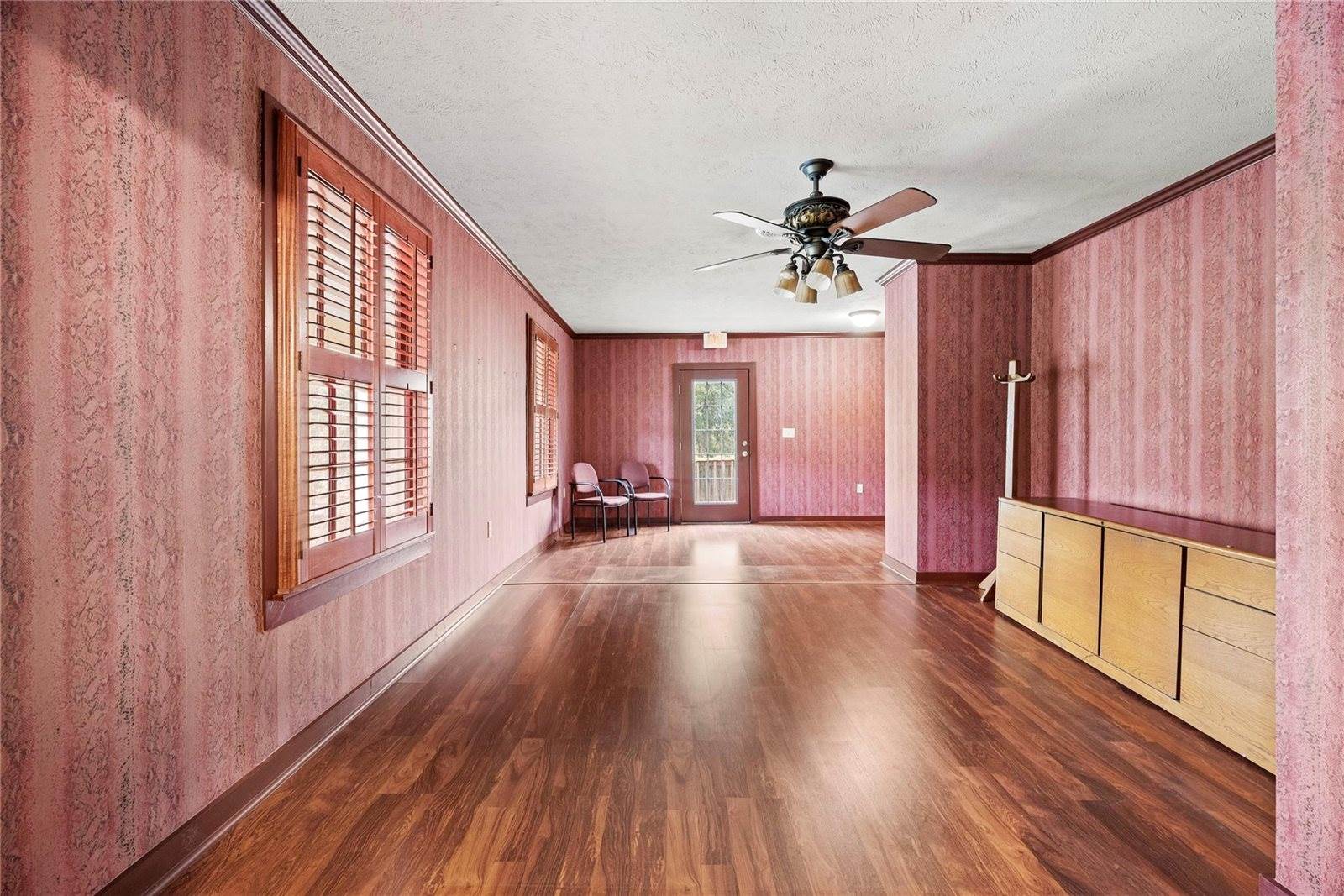 1106 Avenue O, Huntsville, TX 77340