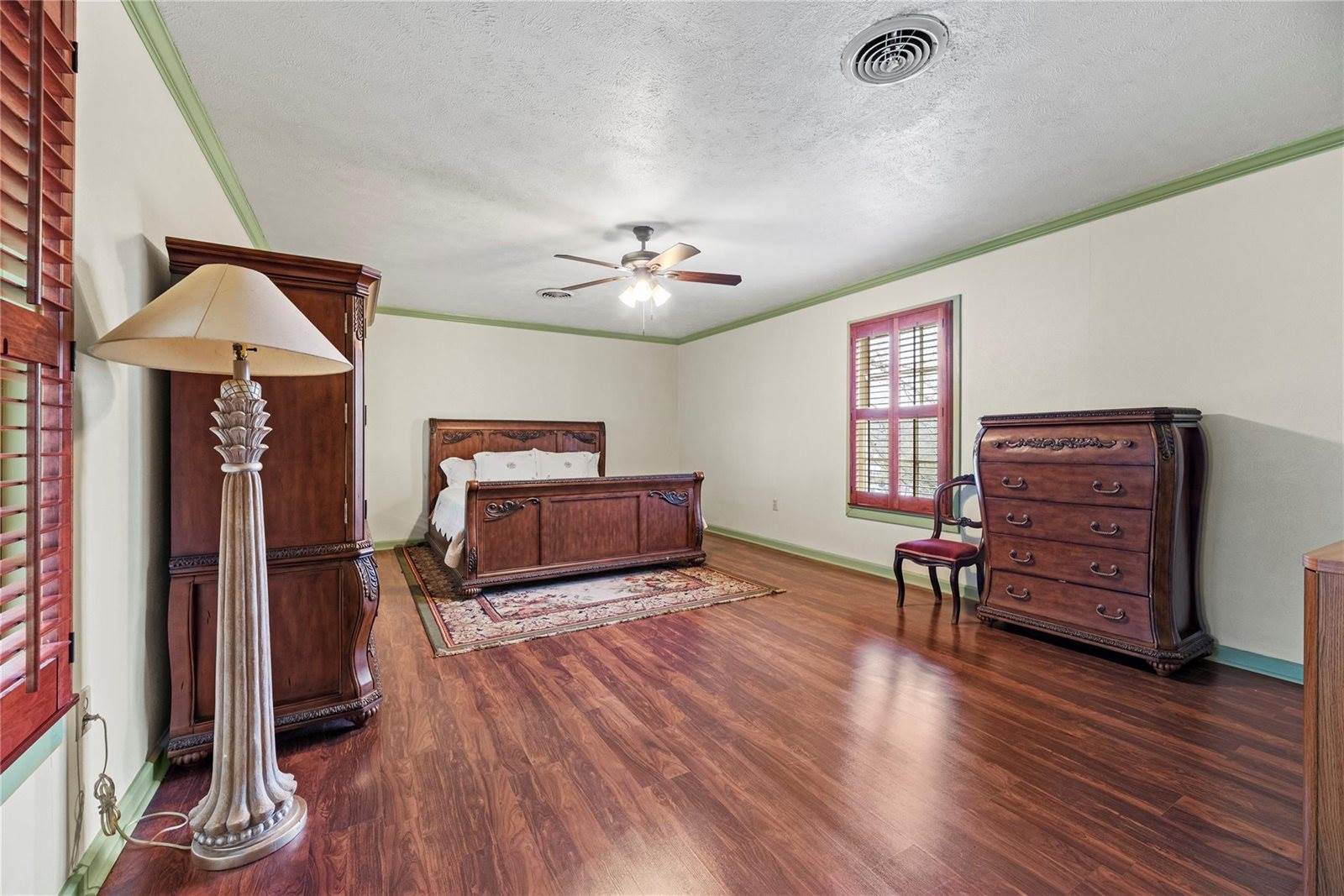 1106 Avenue O, Huntsville, TX 77340