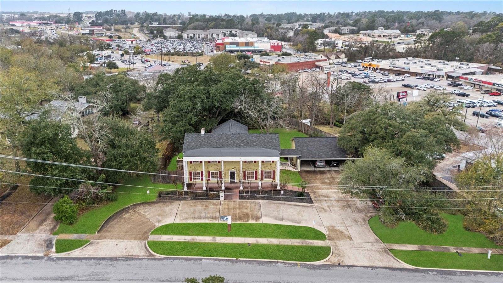 1106 Avenue O, Huntsville, TX 77340