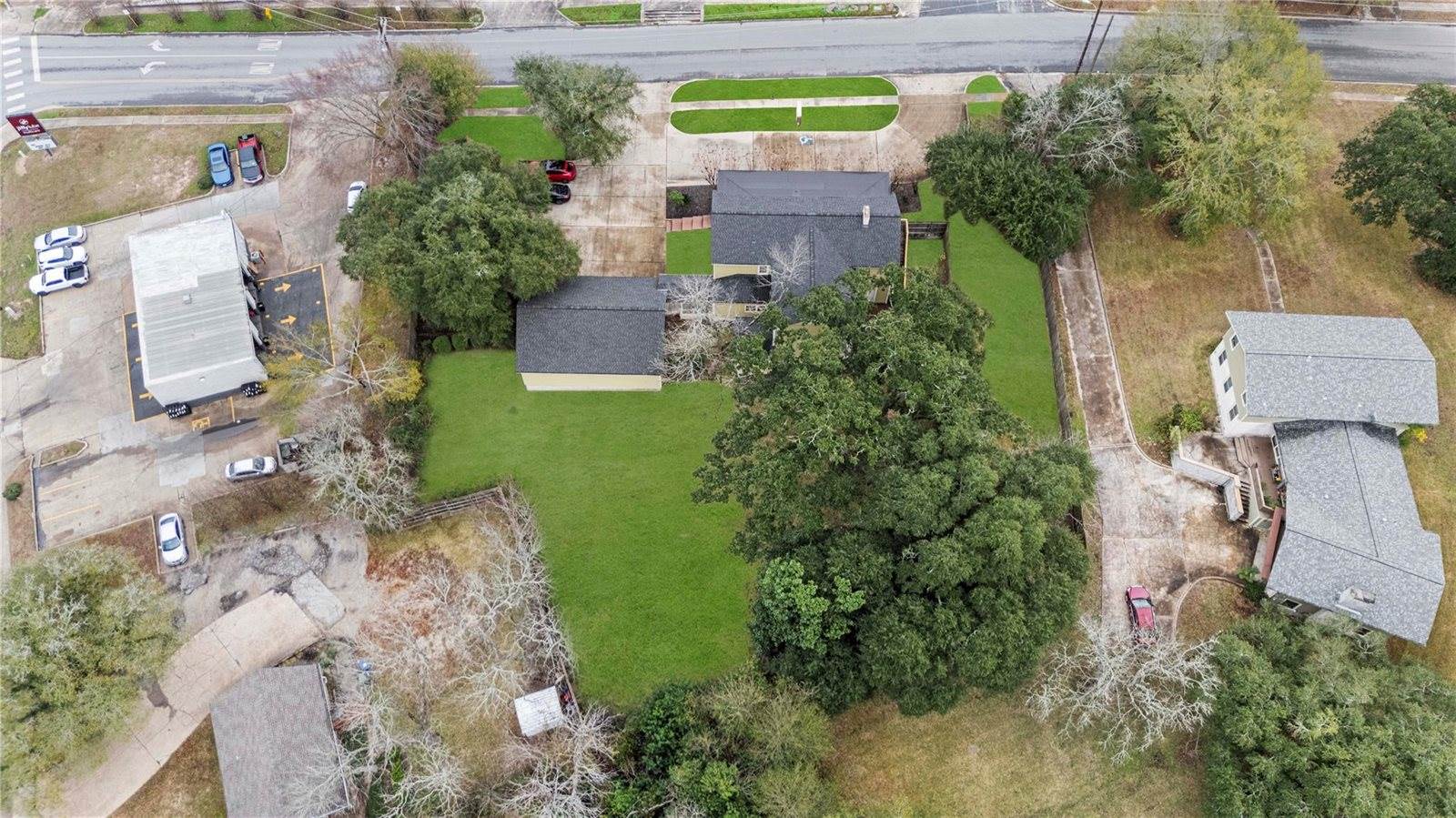 1106 Avenue O, Huntsville, TX 77340