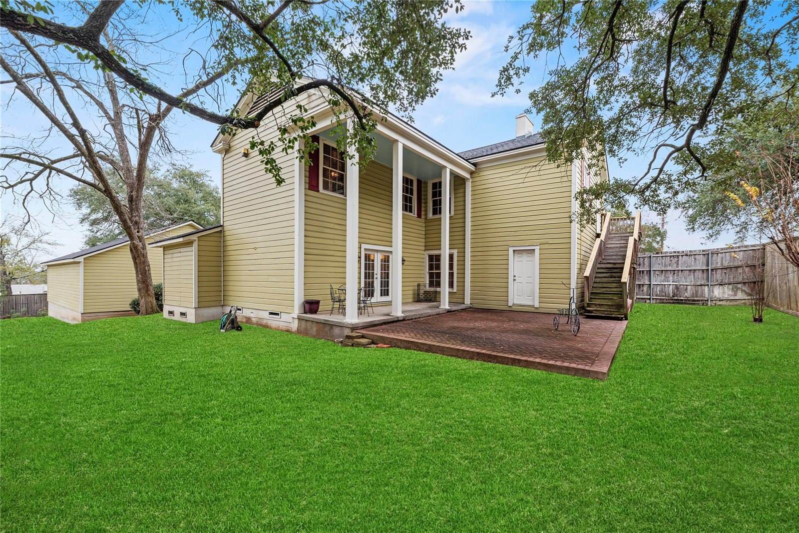 1106 Avenue O, Huntsville, TX 77340