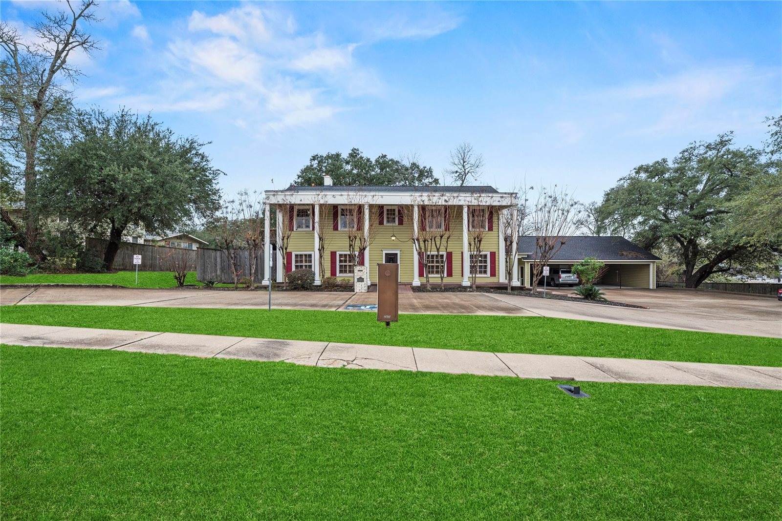 1106 Avenue O, Huntsville, TX 77340