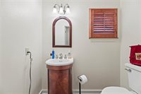 1106 Avenue O, Huntsville, TX 77340