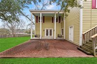 1106 Avenue O, Huntsville, TX 77340