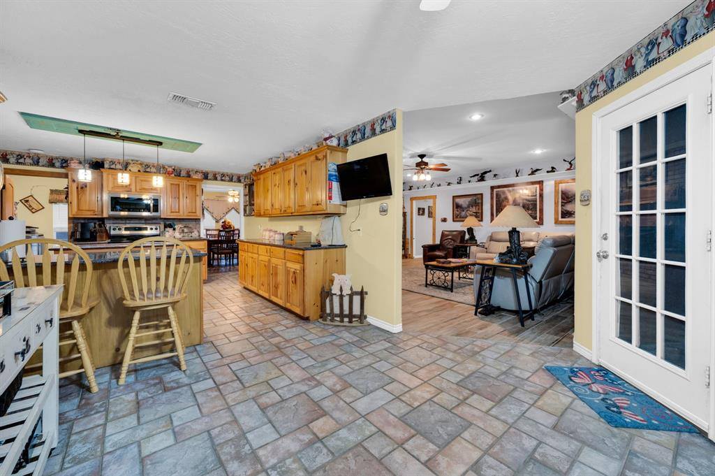 839 Walker Creek Road, Ennis, TX 75119