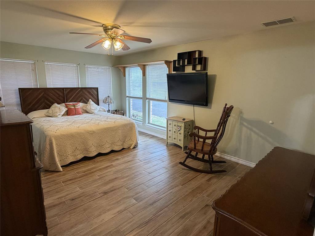 839 Walker Creek Road, Ennis, TX 75119