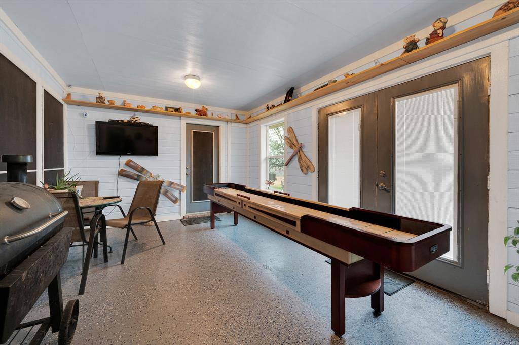 839 Walker Creek Road, Ennis, TX 75119