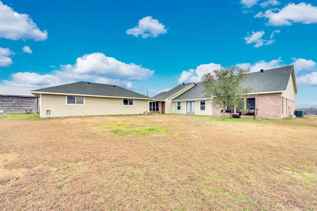 839 Walker Creek Road, Ennis, TX 75119