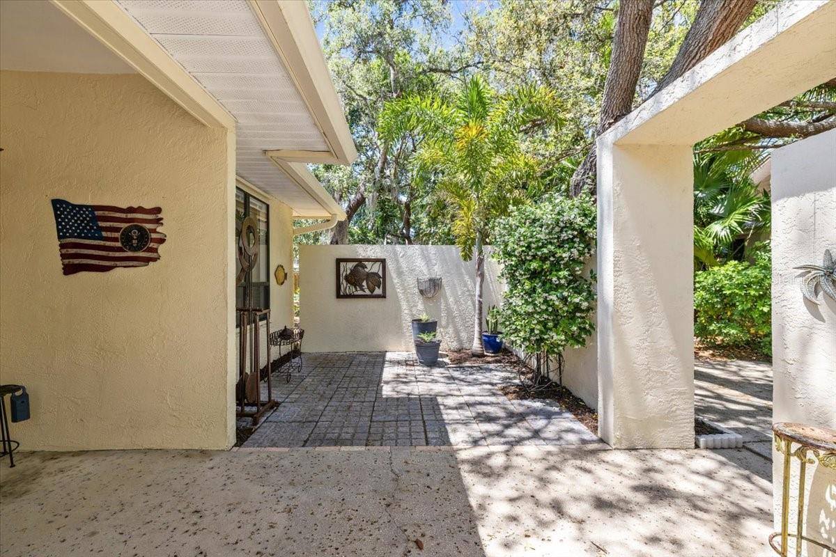 110 Parkside Colony Drive, Tarpon Springs, FL 34689