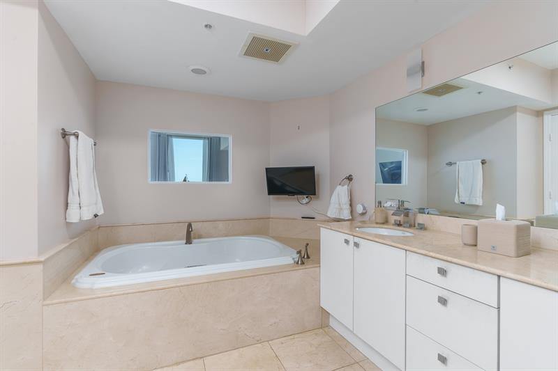 411 N New River Dr E 2205, #2205, Fort Lauderdale, FL 33301