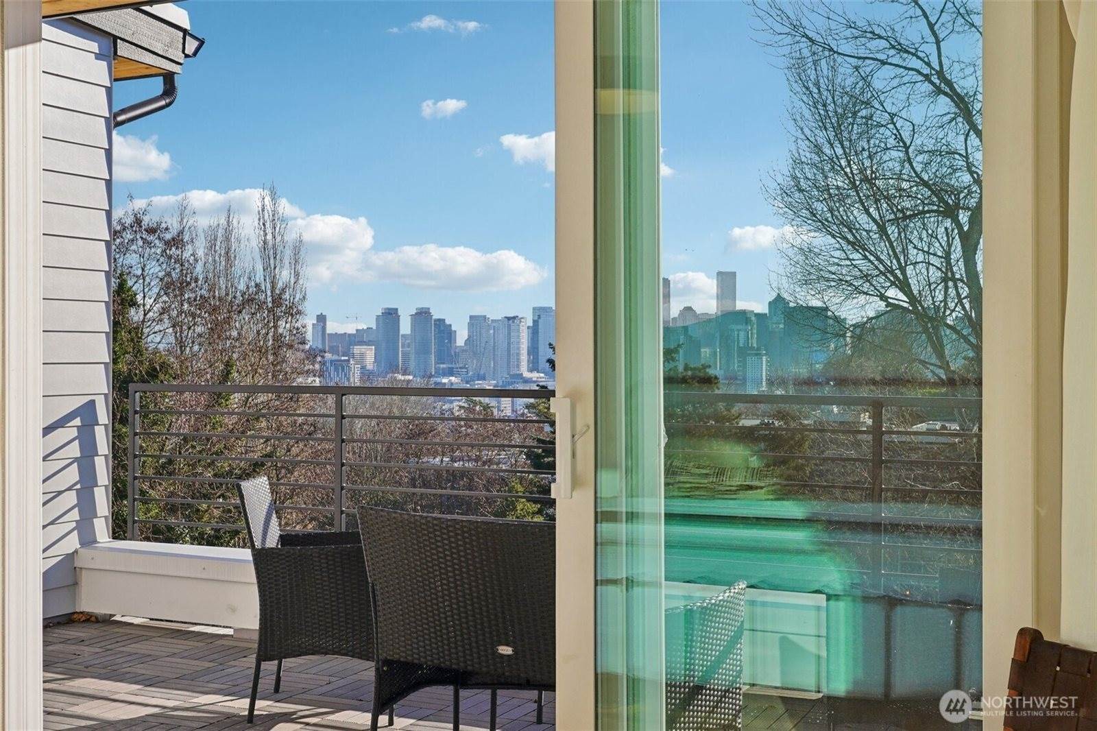 515 Howe Street, #A, Seattle, WA 98109