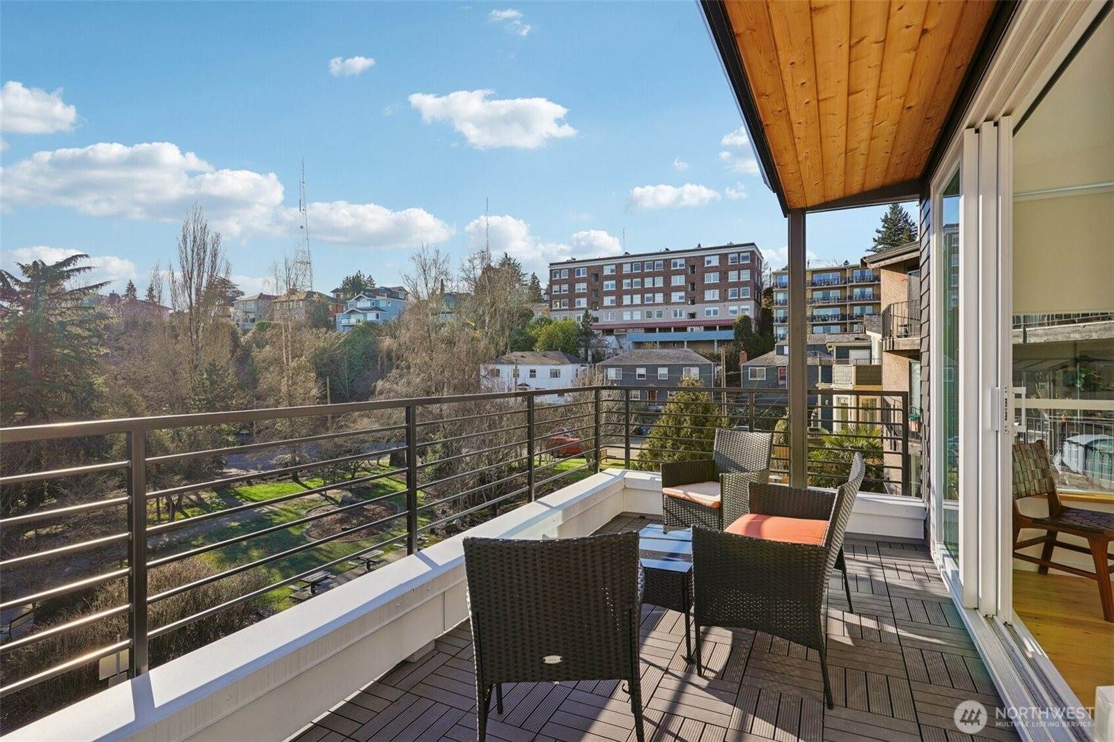 515 Howe Street, #A, Seattle, WA 98109