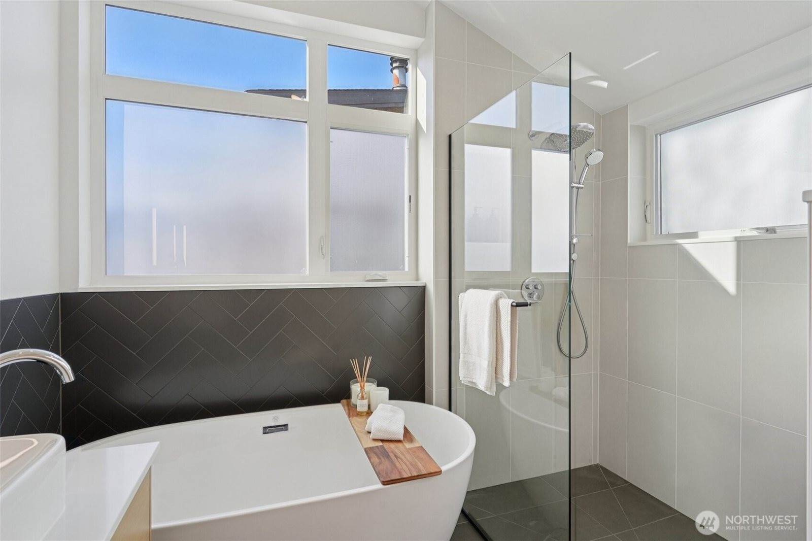 515 Howe Street, #A, Seattle, WA 98109