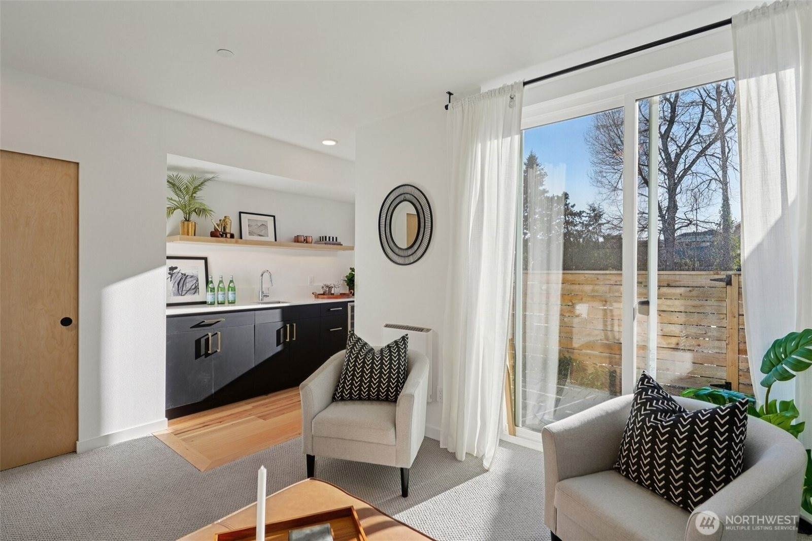 515 Howe Street, #A, Seattle, WA 98109