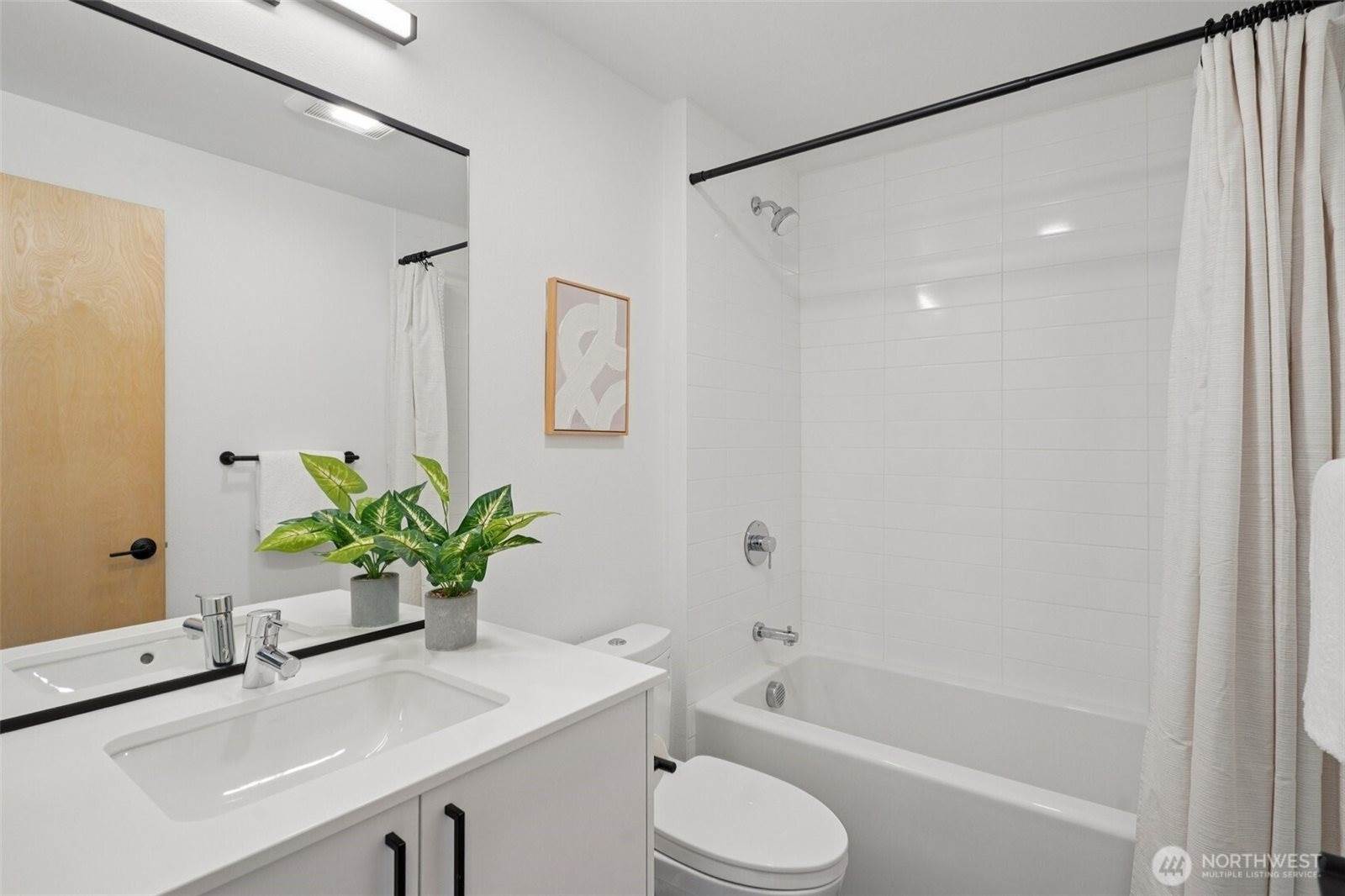 515 Howe Street, #A, Seattle, WA 98109