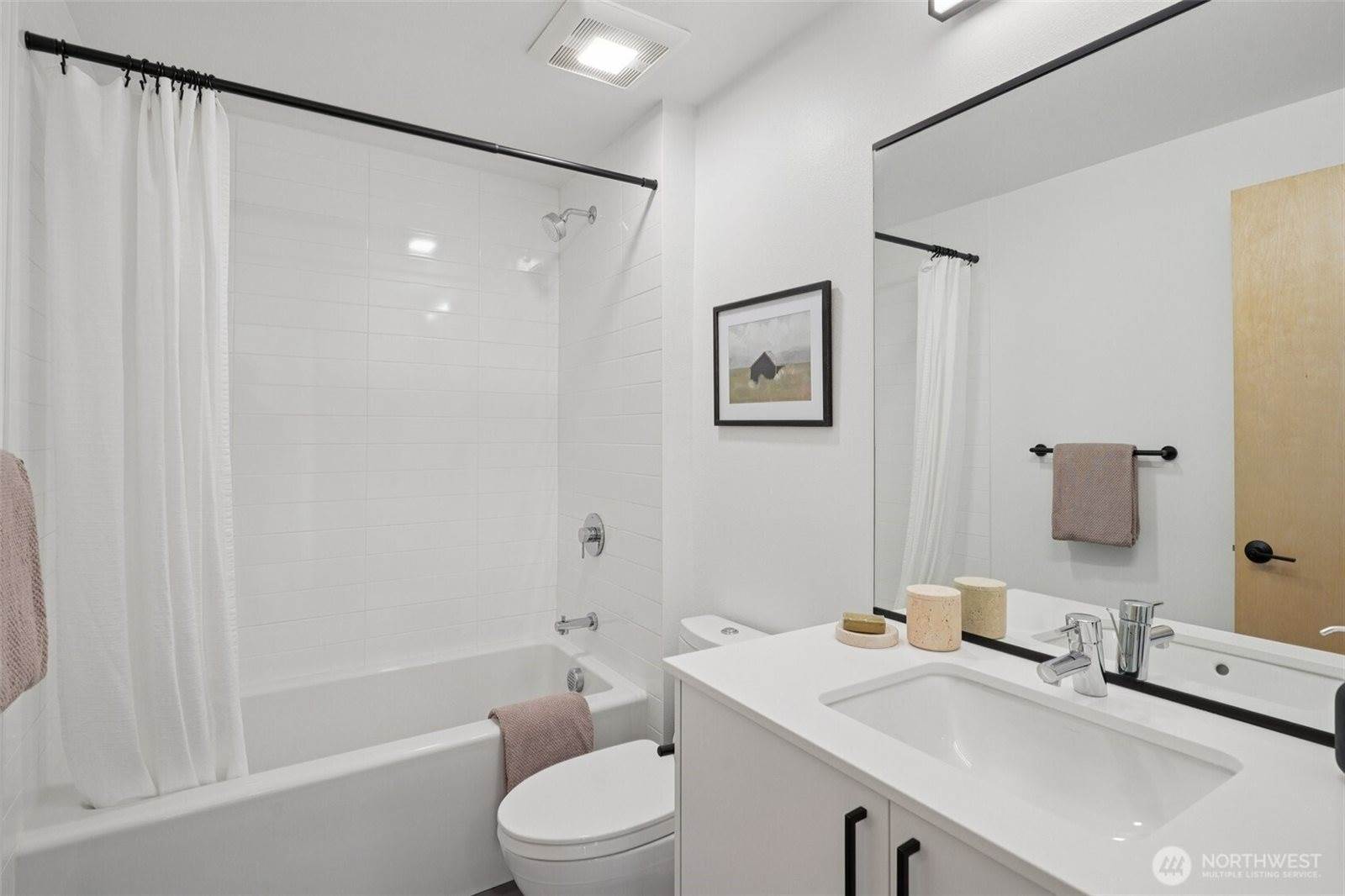 515 Howe Street, #A, Seattle, WA 98109