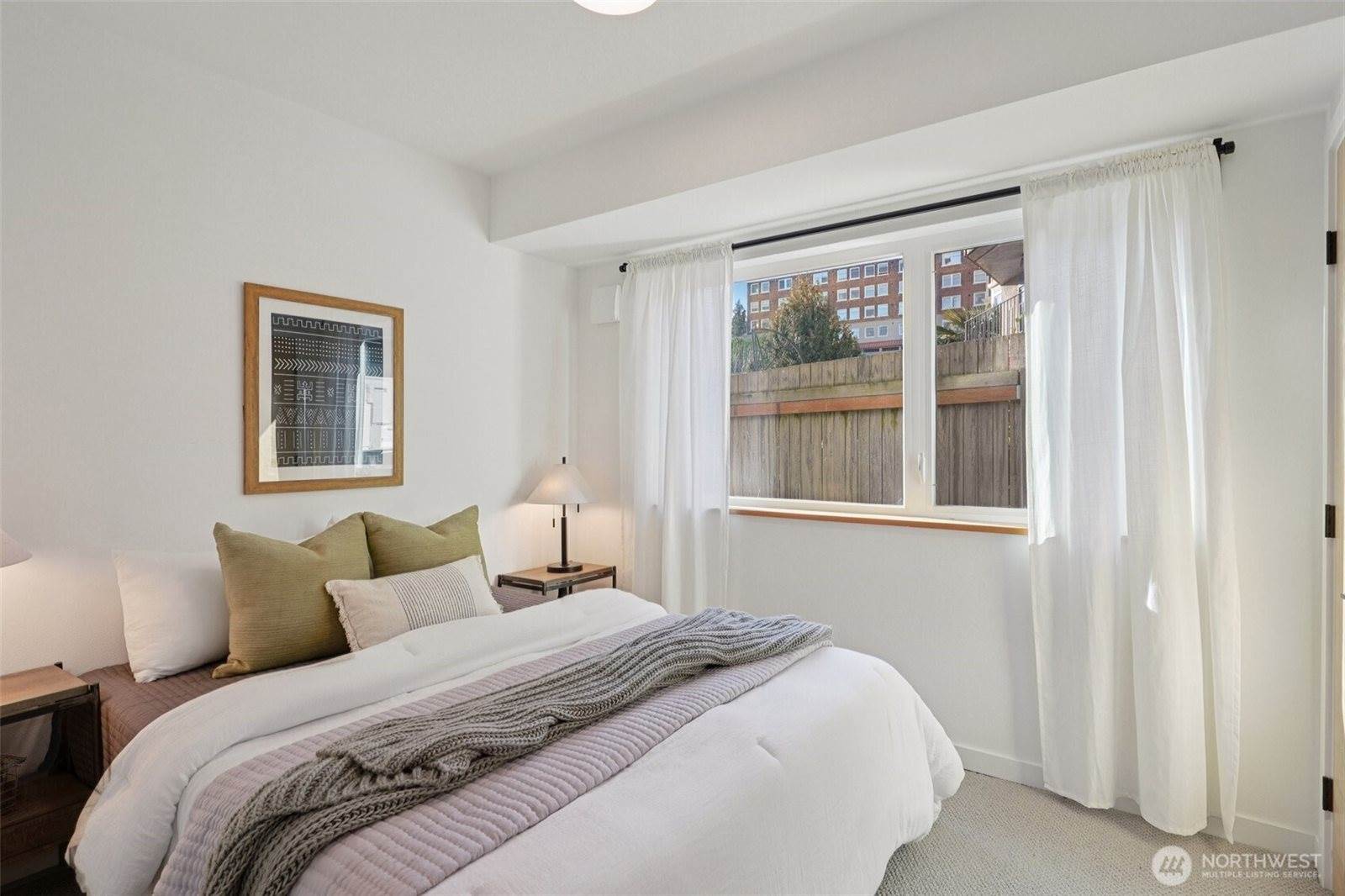 515 Howe Street, #A, Seattle, WA 98109