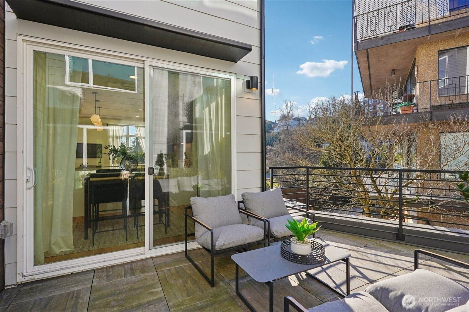 515 Howe Street, #A, Seattle, WA 98109