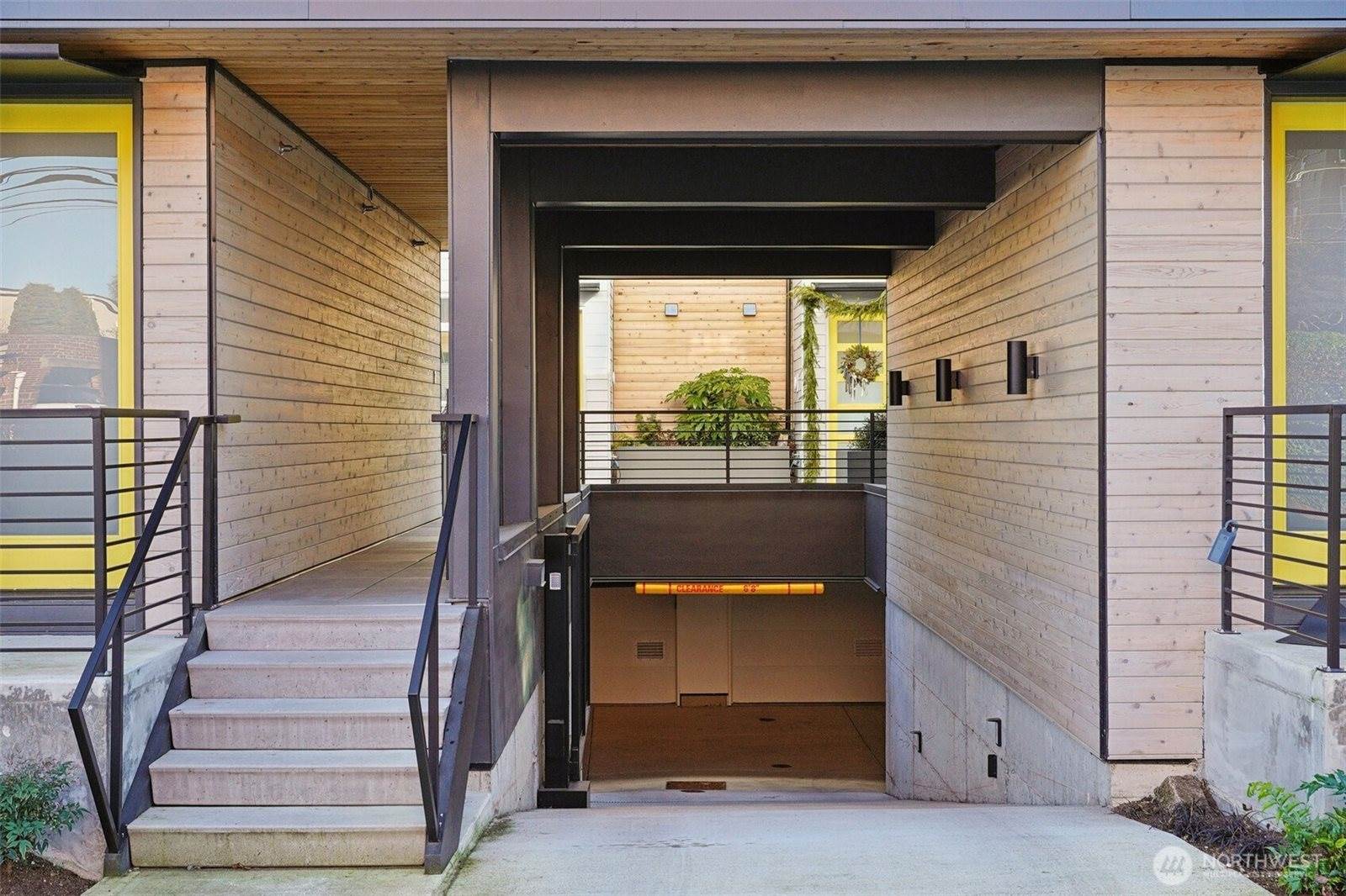 515 Howe Street, #A, Seattle, WA 98109