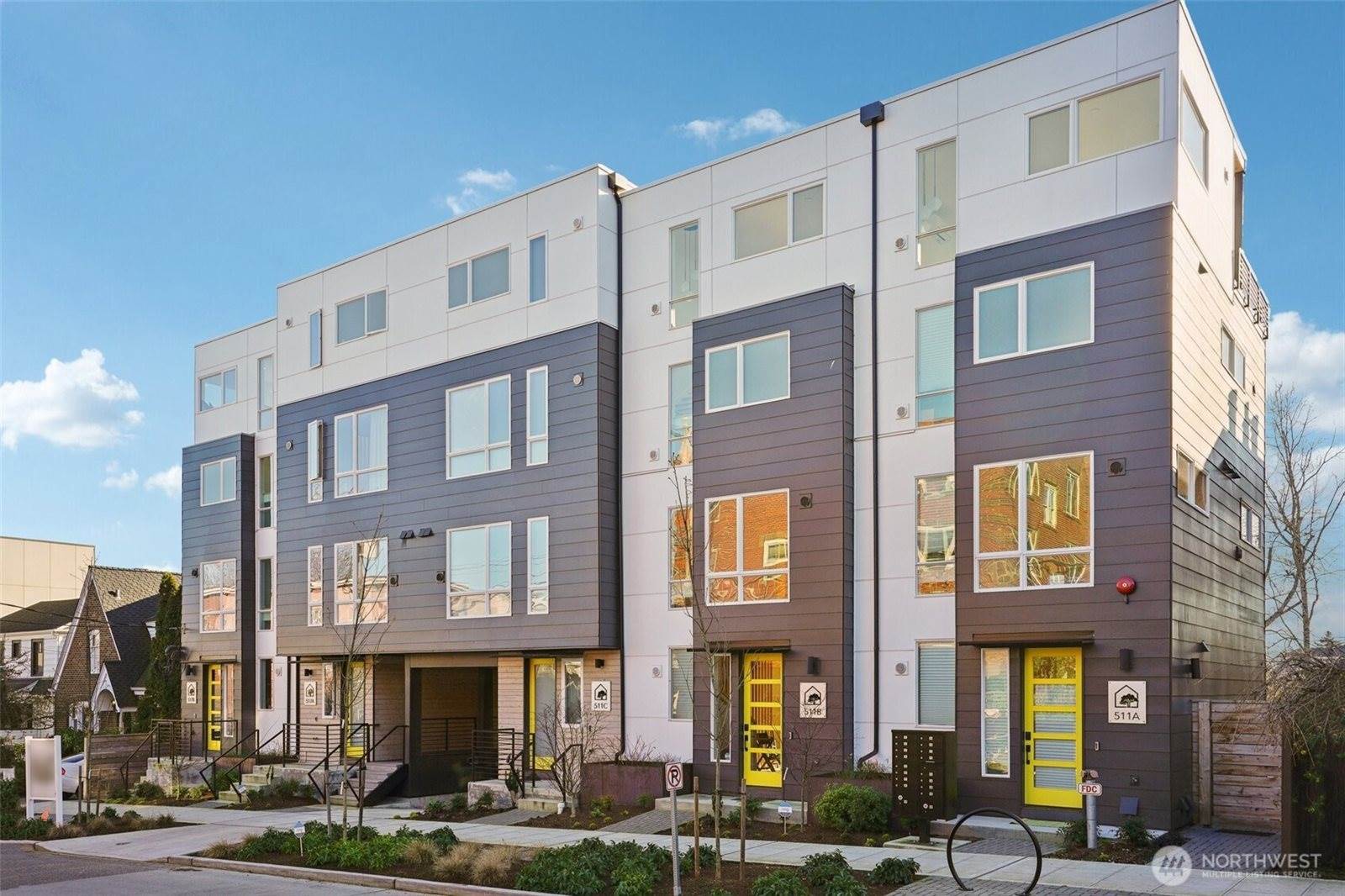 515 Howe Street, #A, Seattle, WA 98109