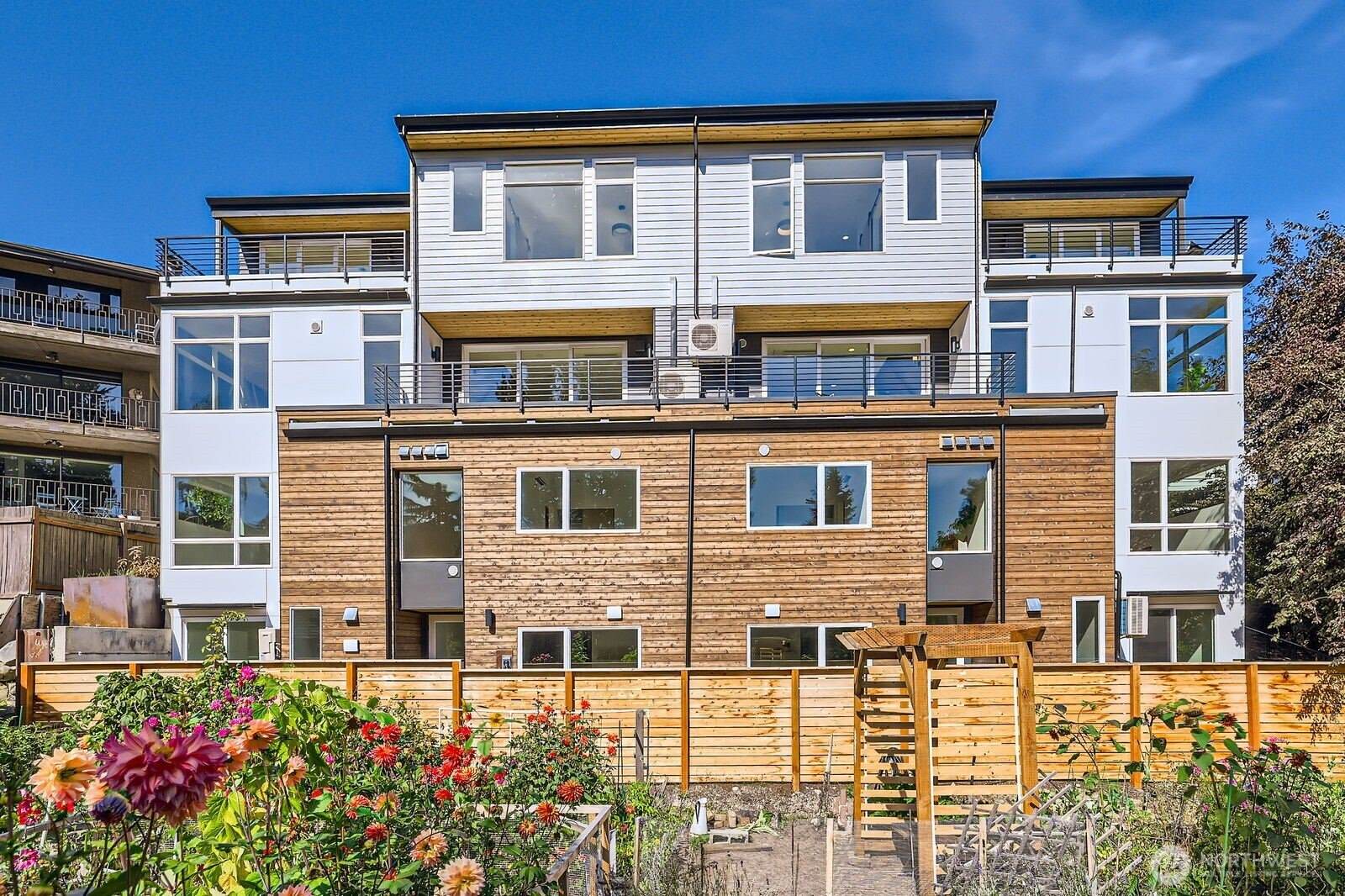 515 Howe Street, #A, Seattle, WA 98109