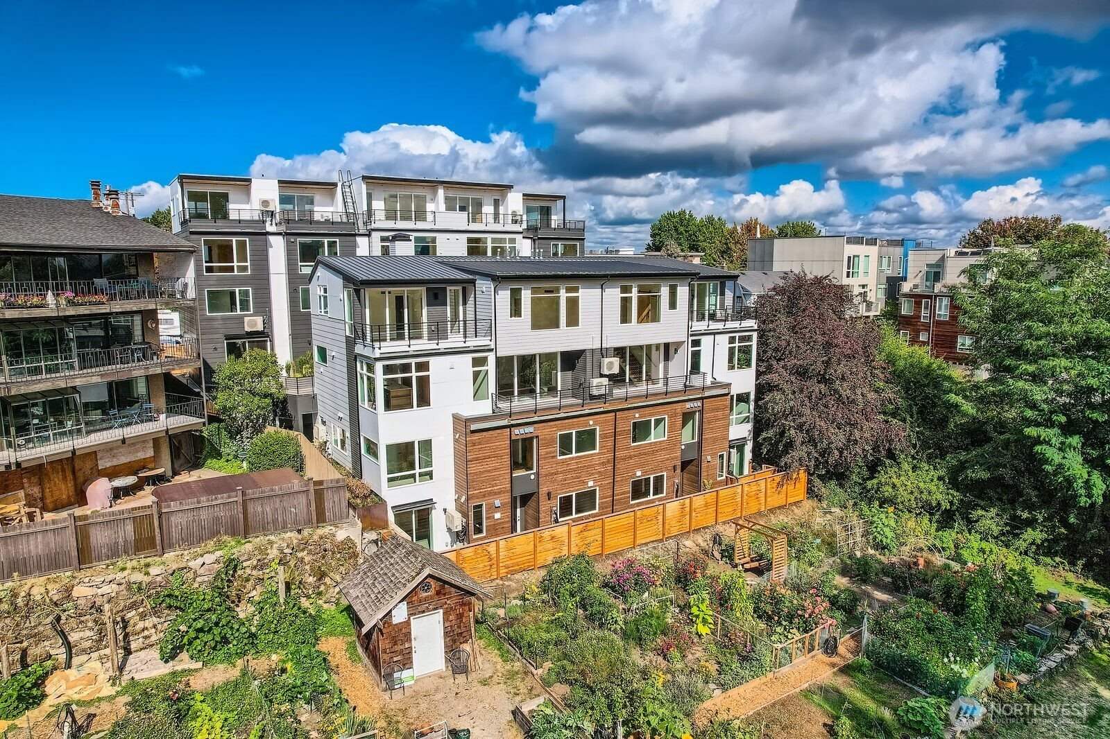 515 Howe Street, #A, Seattle, WA 98109