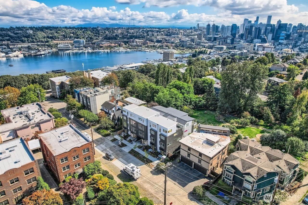 515 Howe Street, #A, Seattle, WA 98109