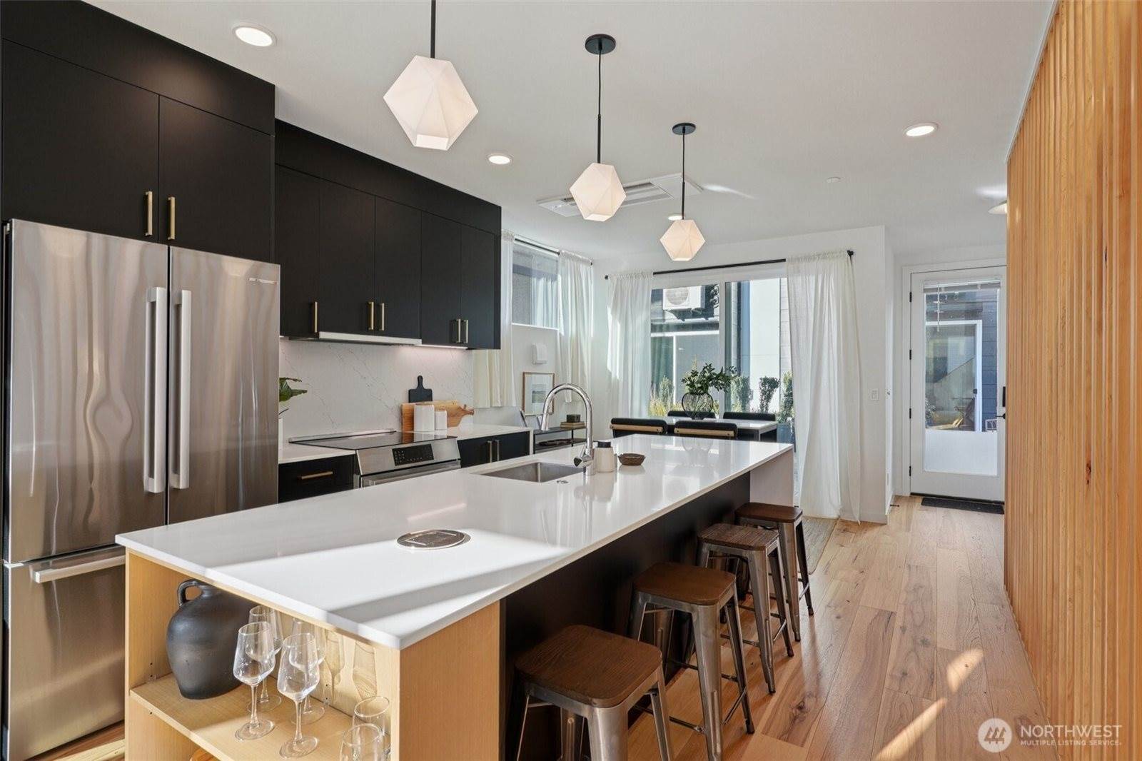 515 Howe Street, #A, Seattle, WA 98109