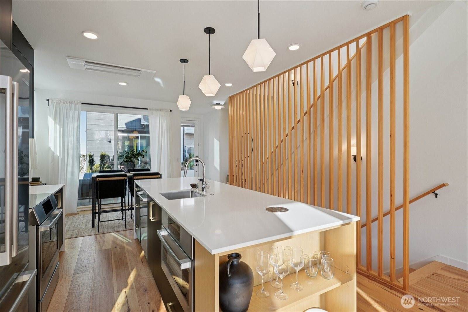 515 Howe Street, #A, Seattle, WA 98109